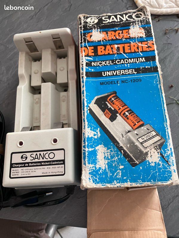 Chargeur de batteries Nickel-Cadmium Universel (image 1)