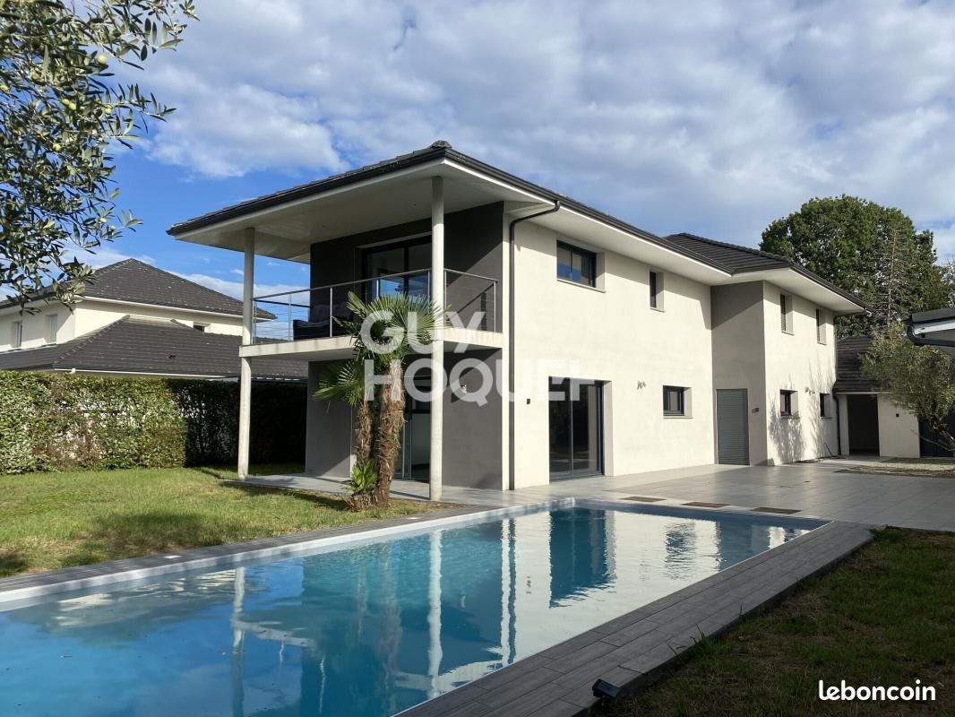 Maison 7 pièces 239 m² · à Lescar · 239 m² · 700 000 €