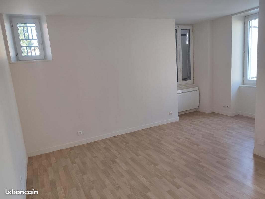 Appartement 1 pièce 31 m² · à Neuvy-Pailloux · 31 m² · 297 €