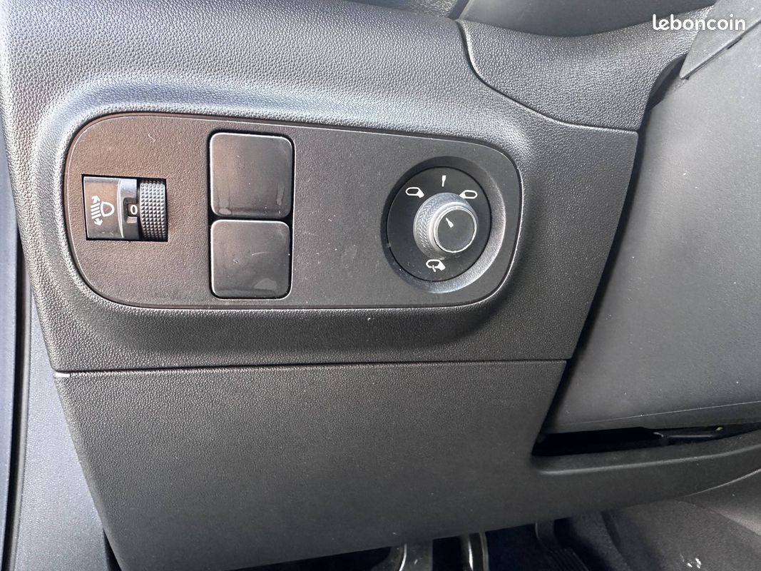 CITROEN C3 PureTech 83 S&S BVM5 Shine (image 21)