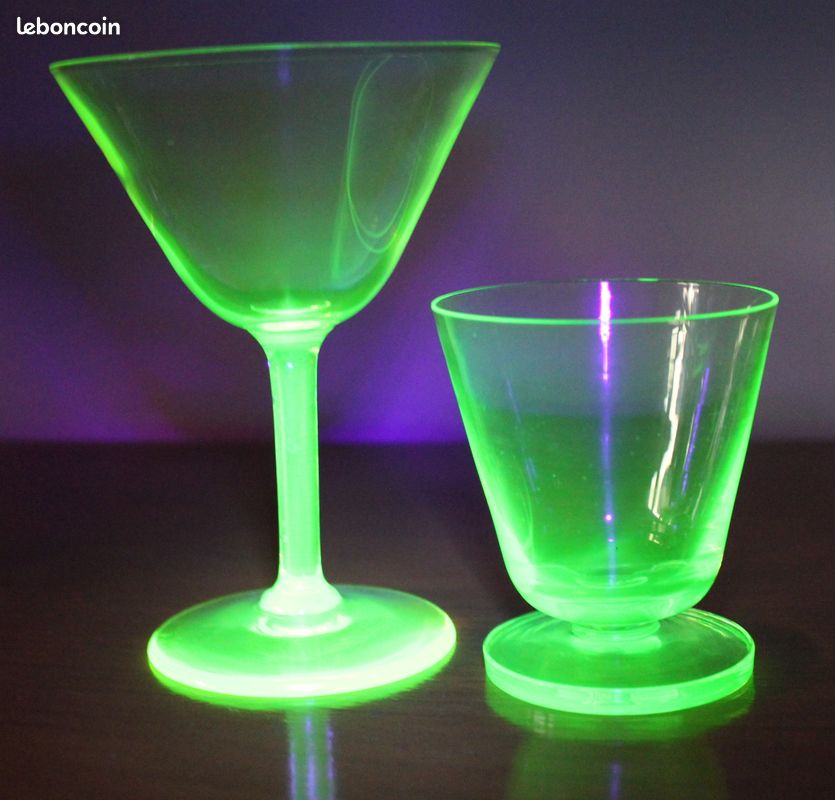9 Verres à Digestif En Ouraline Art Déco - Vintage Années 1930 - Uranium Glass