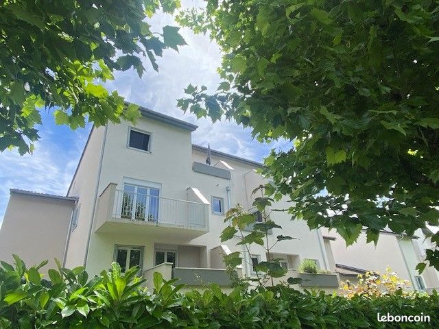 Appartement 3 pièces 68 m² · à Voiron · 68 m² · 830 €