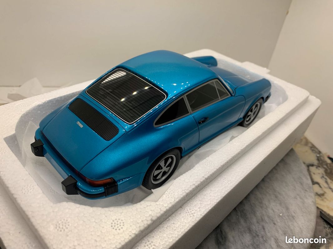 Porsche 911 Coupé bleue Schuco 1/18 (image 9)