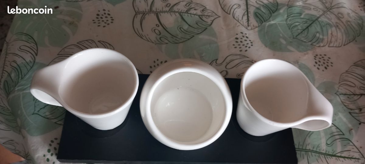 Set 2 tasses à café et sucrier blanc (image 3)