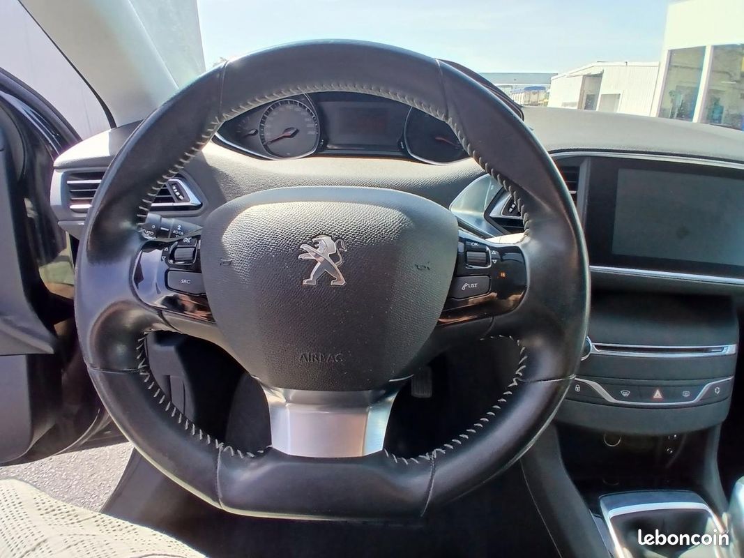 PEUGEOT 308 1.2i PureTech 12V S&S - 110 II 2013 BERLINE Style PHASE 1 (image 17)