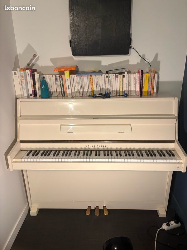 Piano Young chang (image 1)