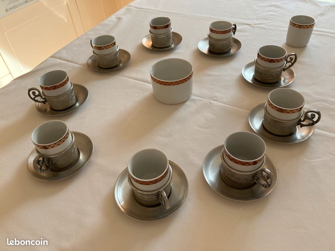 Service à café en étain 12 tasses - plateau + (D'occasion) à Bassecourt