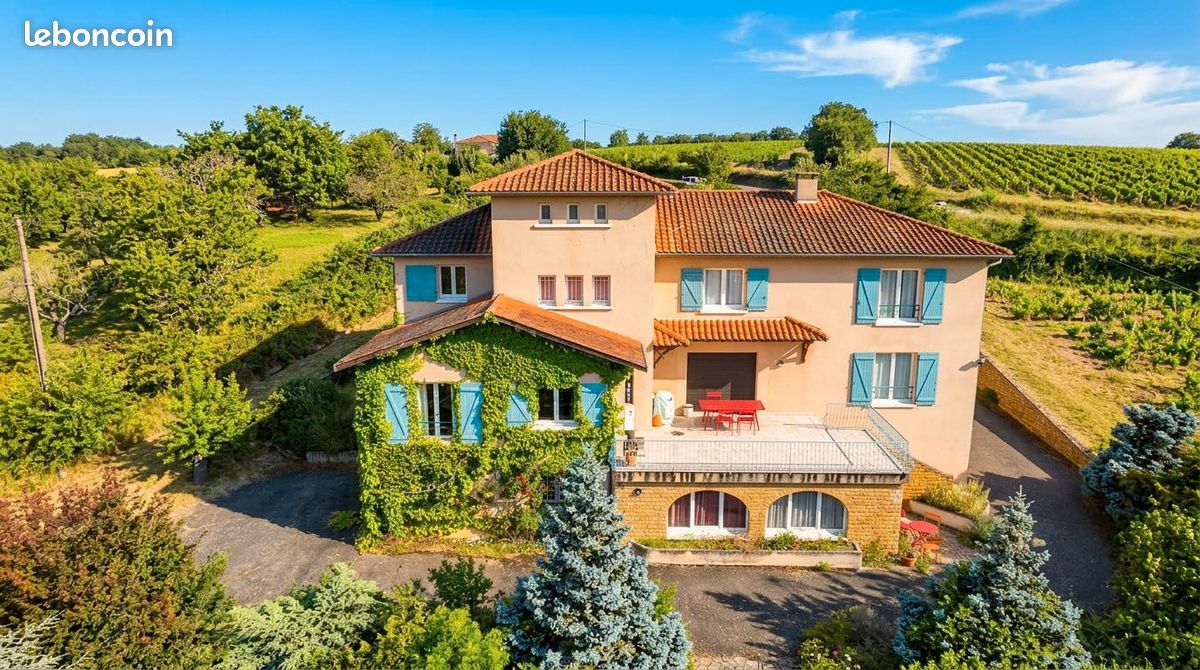 Maison 7 pièces 410 m² · à Val d'Oingt · 410 m² · 595 000 €