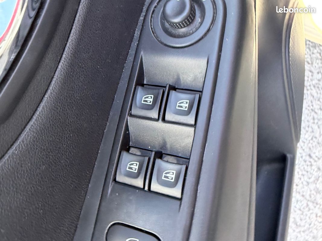 RENAULT CAPTUR TCe 90 Energy Life (image 18)