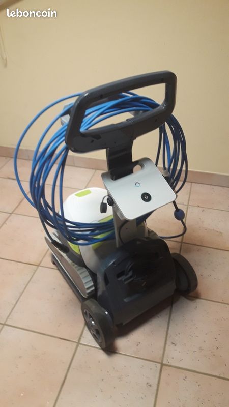 Robot de piscine marque Dolphin modèle T35 (image 2)