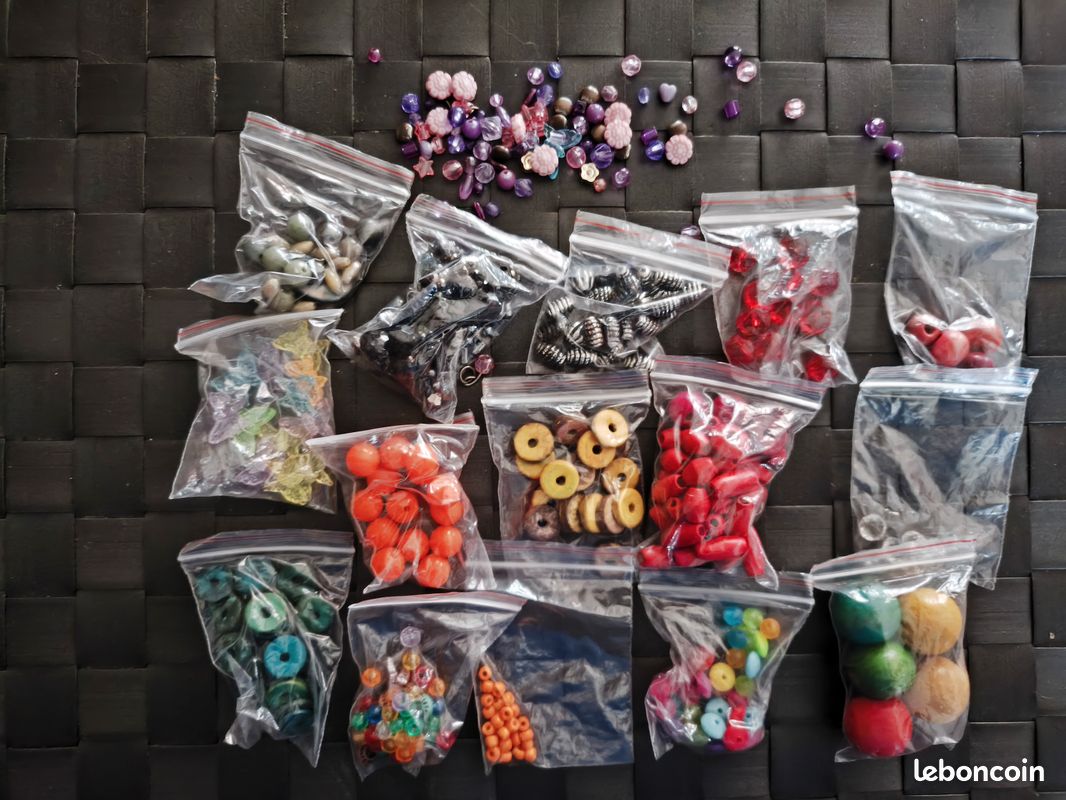 Lot de différentes perles pour collier et bracelets bijoux fantasy (image 1)