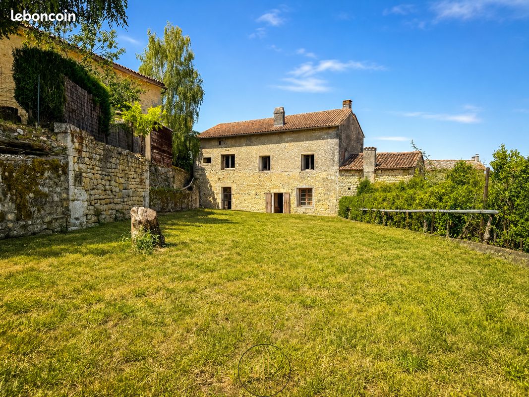 Maison 1 pièce 170 m² · à Touvre · 170 m² · 99 500 €