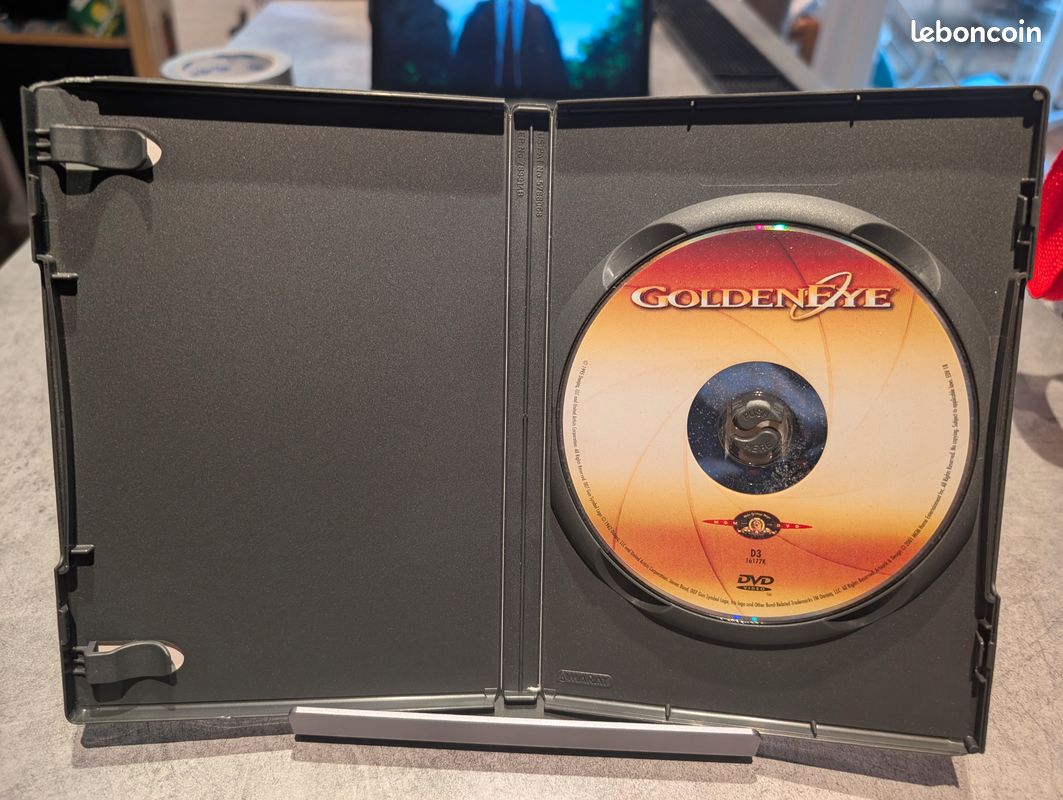 DVD - James Bond 007 : GoldenEye - Pierce Brosnan Film Culte (image 3)