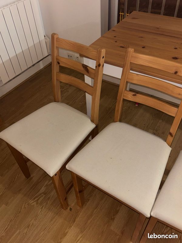 IKEA Table + 4 chaises Pinntorp Bon Etat (image 4)