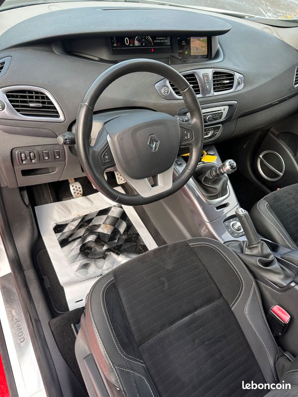 Renault Megane Scenic 1.5 L DCi 110 CH "Bose Edition" (image 2)