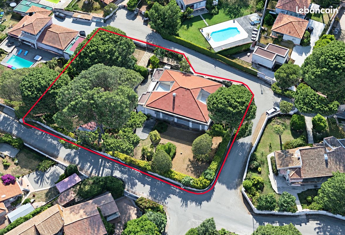 Maison 8 pièces 242 m² · à Borgo · 242 m² · 998 000 €