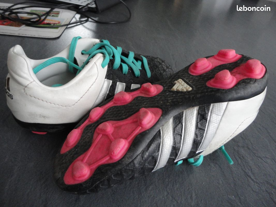 Chaussures football enfant crampons taille 26 - Sport & Plein air