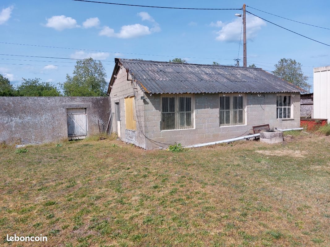 Garage 50m2 terrain 700m2 · à Vierzon · 19 500 €