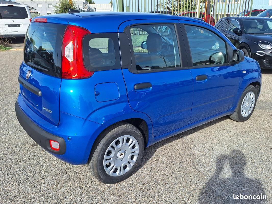 Fiat Panda 1.0 70 ch Hybrid BSG S/S Icone + kit anti-crevaison + peinture métallisée (image 3)