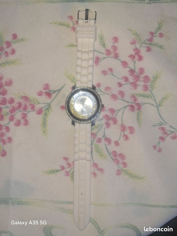 Vends montre pour femme avec pile neuve (image 1)