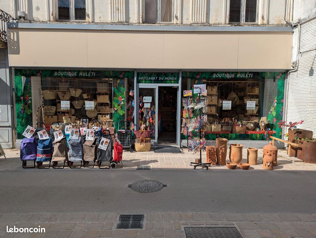 Local commercial 3 pièces 220 m² · à Saint-Jean-d'Angély · 220 m² · 199 000 €