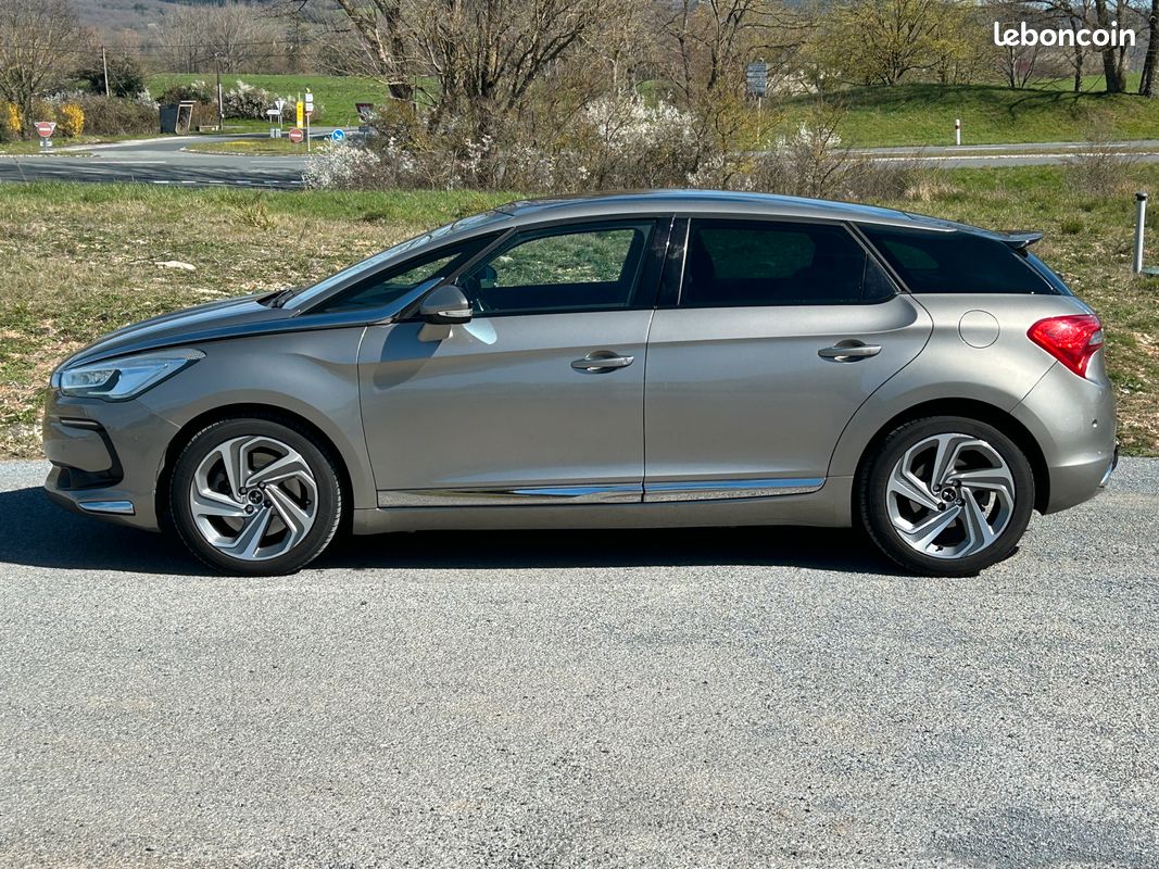 DS DS5 - 2.0 BlueHDI 180 Sport Chic - BVA / Caméra de recul et Aide au stationnement AV & AR / Sièges Cuir électrique / Démarrage Keyless / Jantes alu 18" / Très belle configuration / Garantie 3 mois (image 2)