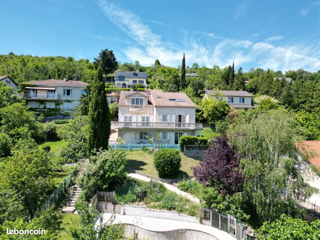 Maison 10 pièces 350 m² · à Blanzat · 350 m² · 400 000 €
