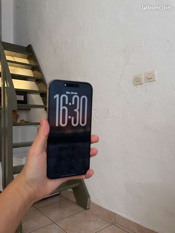 IPhone 16 pro Max Neuf batterie 100% (image 1)