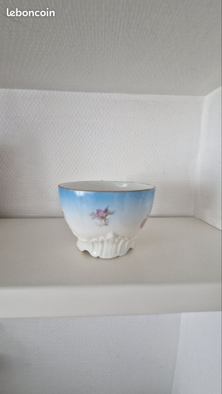 Tasse ancienne en porcelaine de Limoges (image 4)