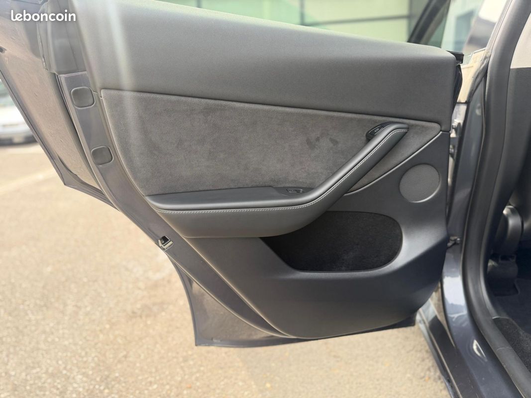 TESLA MODEL Y Long Range AWD Dual Motor SOH 90% (image 21)