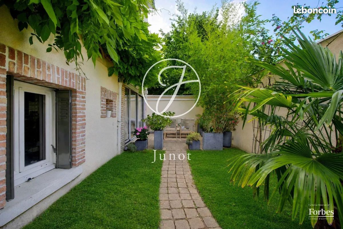 Maison 6 pièces 130 m² · à Suresnes · 130 m² · 990 000 €