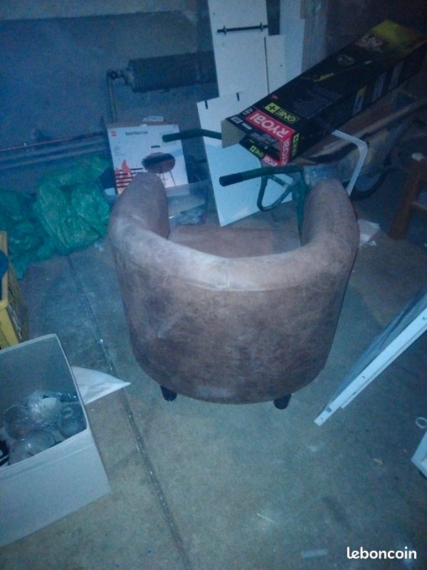 Fauteuil et pouf (image 5)