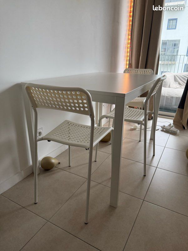 Ensemble table à manger + chaises IKEA – Très bon état (image 2)