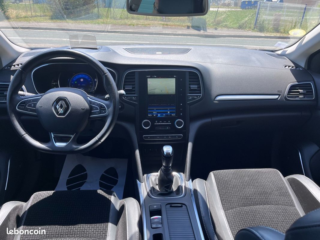 RENAULT MEGANE IV ESTATE dCi 130 Energy Intens (image 18)