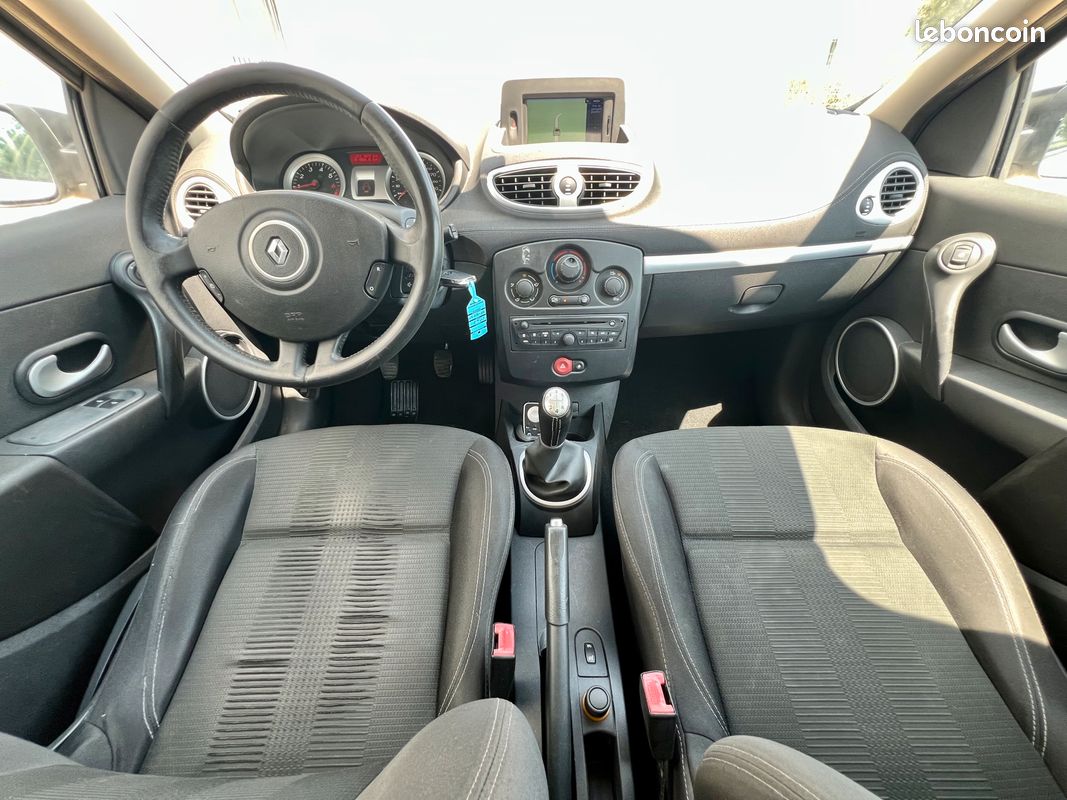 Renault Clio 3 (Phase 2) 1.2 Tce 100ch 20th Anniversary (image 6)