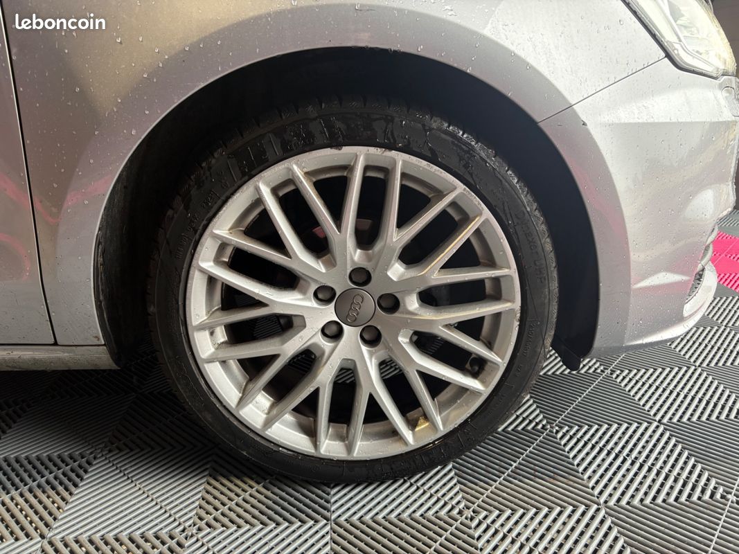 AUDI A1 SPORTBACK 1.0 TFSI ultra 95 S tronic 7 Midnight Series / JANTES 17 / PHARES AUTOMATIQUES (image 16)