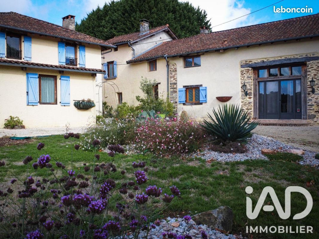 Maison 9 pièces 347 m² · à Champsac · 347 m² · 572 500 €