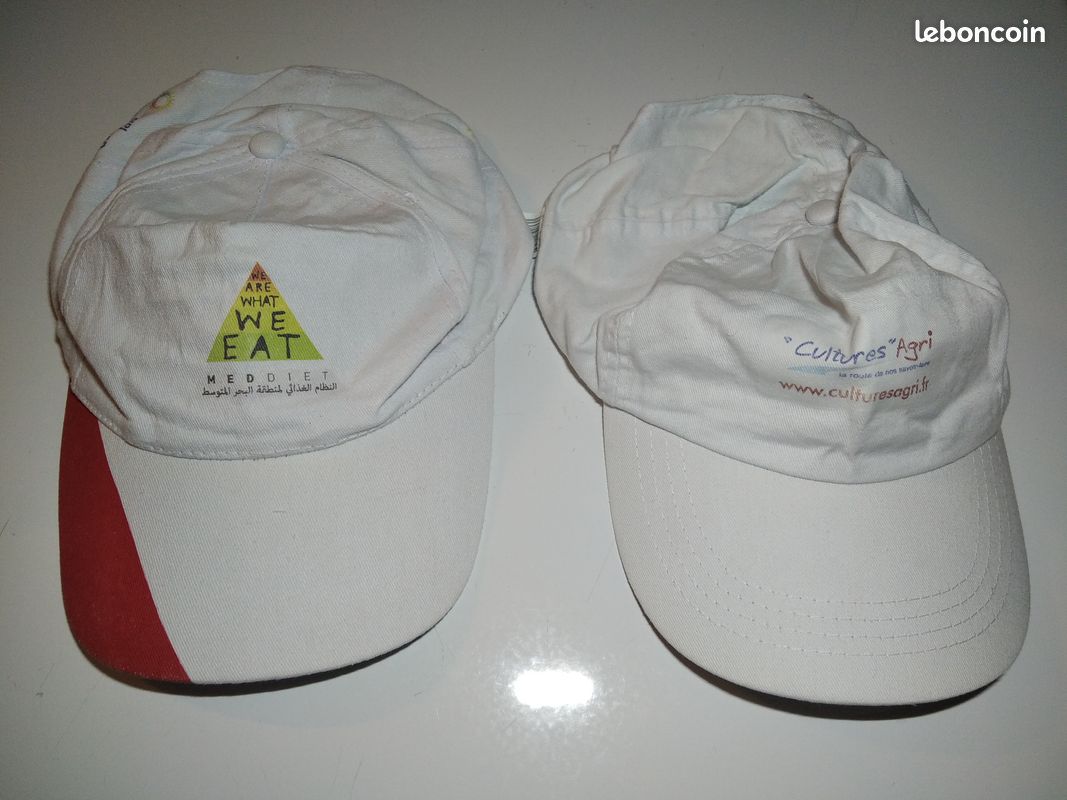 Lot 2 casquettes blanches en très bon état le tout 1 euro (image 1)