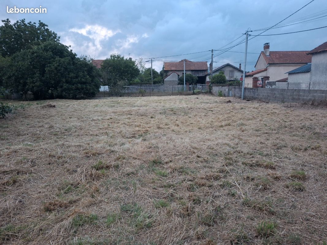 Terrain à bâtir · à Camalès · 30 000 €