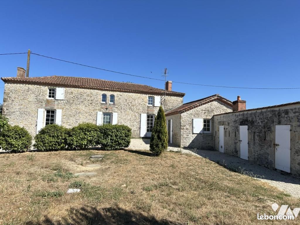Maison 6 pièces 193 m² · à Sainte-Cécile · 193 m² · 1 150 €/mois