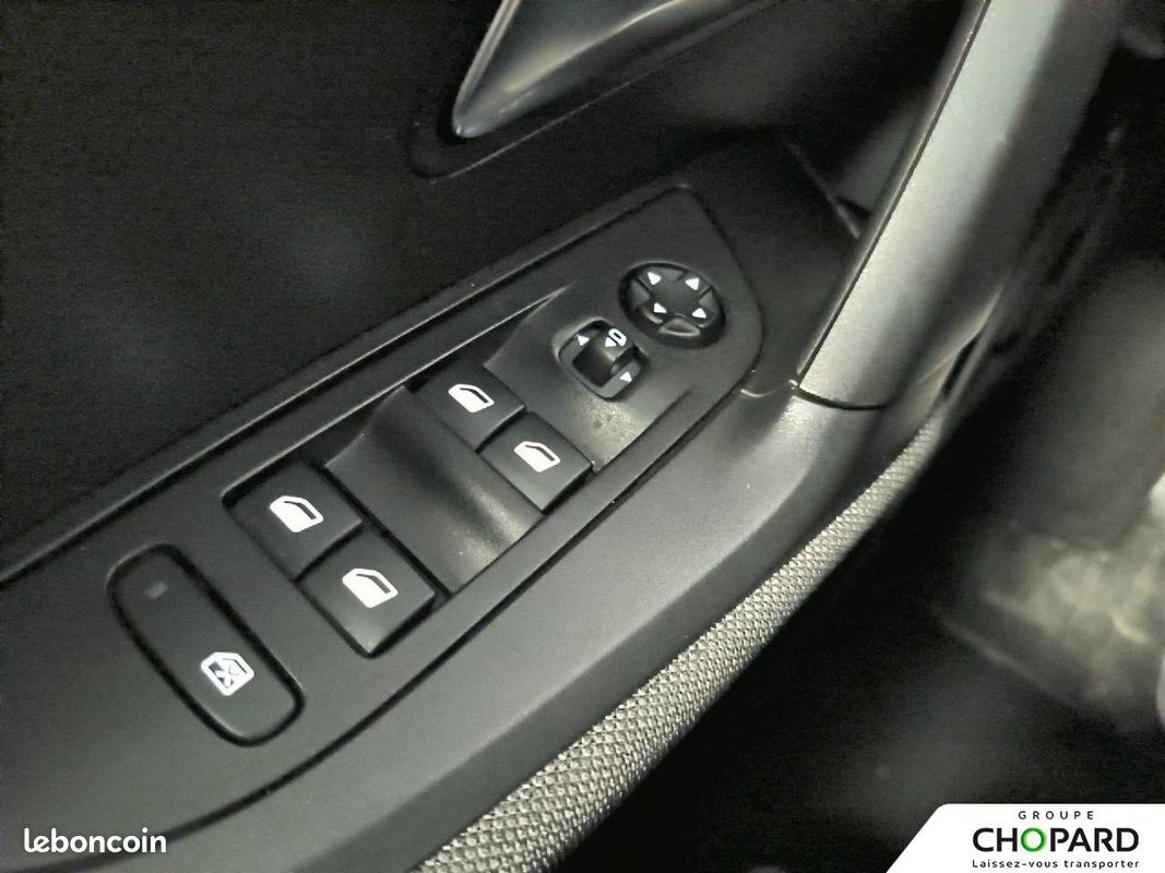 PEUGEOT 2008 PureTech 130 S&S EAT8 Style (image 14)