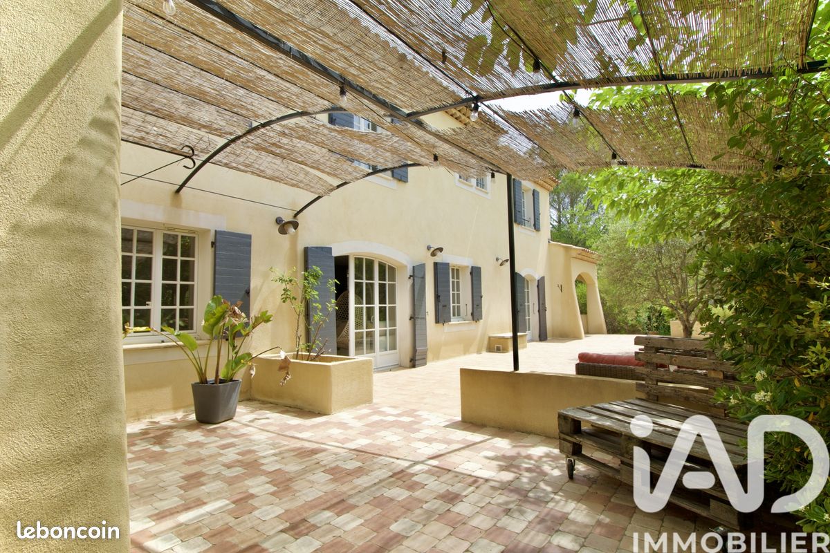 Maison 7 pièces 213 m² · à Pélissanne · 213 m² · 880 000 €
