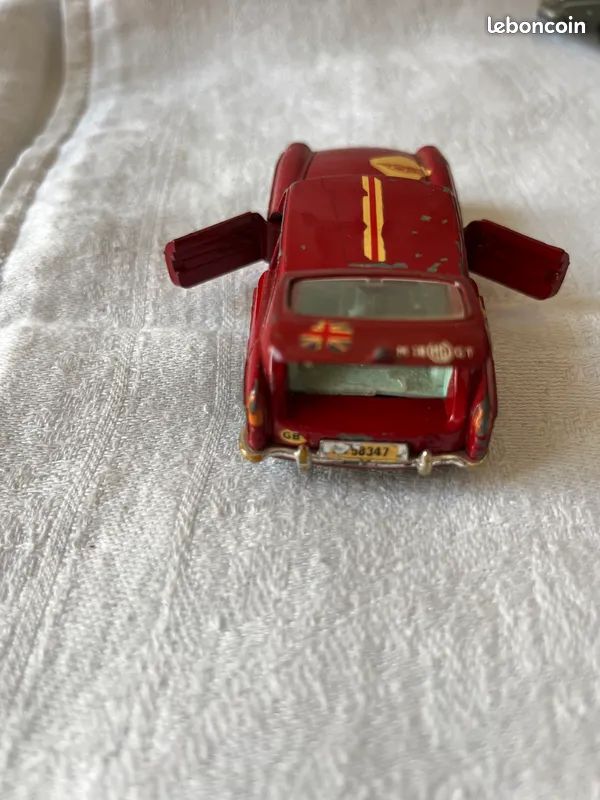 Corgi Toys MGB GT. Voiture miniature. Rallye de Monte-Carlo (image 2)
