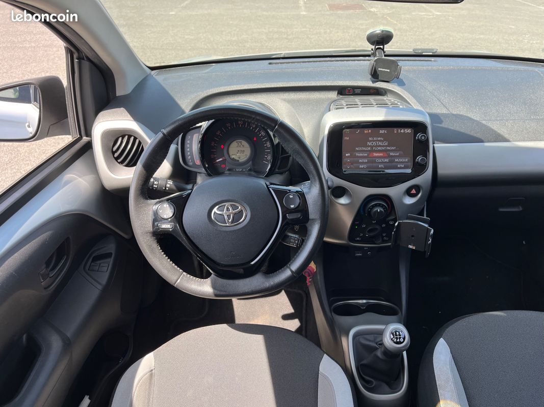 TOYOTA AYGO 1.0 VVTI 70 *RIEN A PREVOIR - MOTEUR A CHAINE - CAMERA DE RECUL - CLIMATISATIOn (image 12)