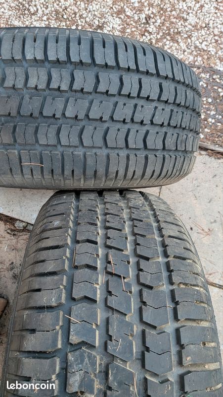 Lot de 2 pneus 4x4 255.55.16 (image 1)