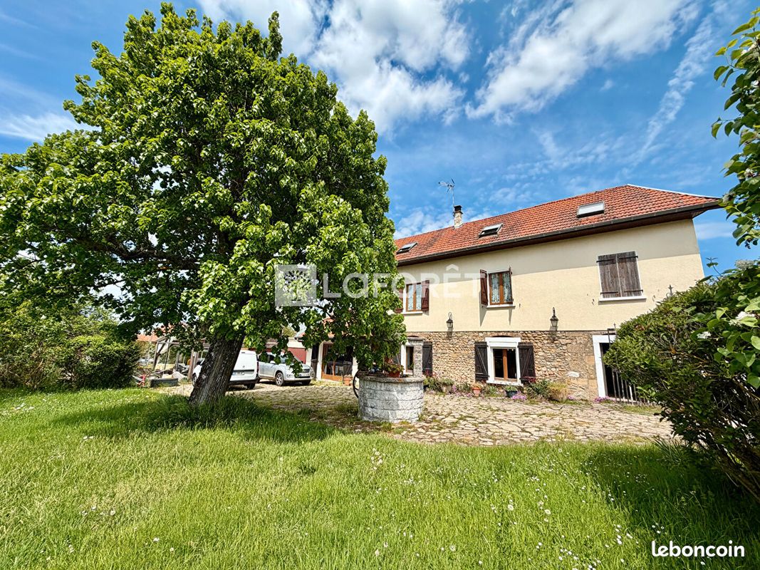 Maison 7 pièces 159 m² · à La Tour-du-Pin · 159 m² · 239 000 €