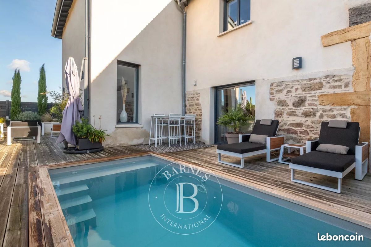 Maison 6 pièces 204 m² · à La Tour-de-Salvagny · 204 m² · 700 000 €