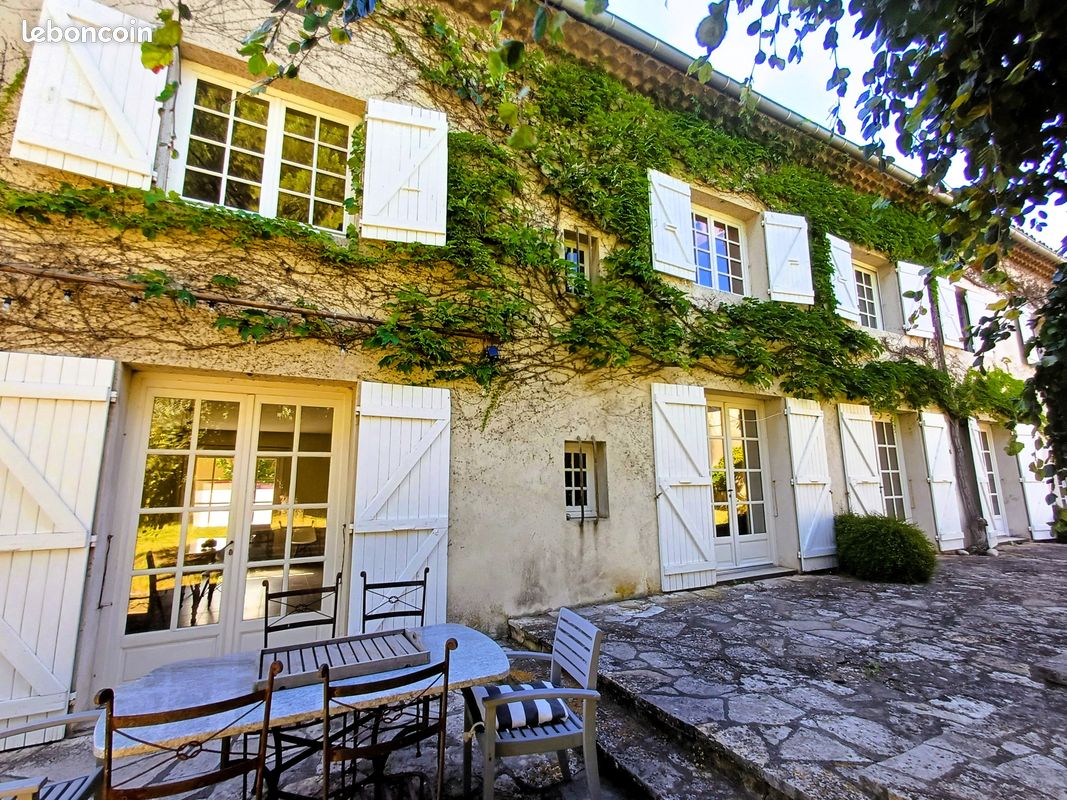 Maison 7 pièces 210 m² · à Châteauneuf-du-Rhône · 210 m² · 419 000 €