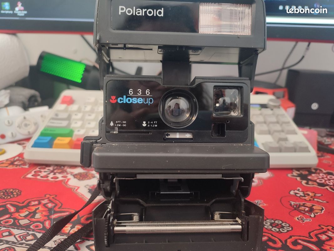Polaroid closeup 636 (image 3)