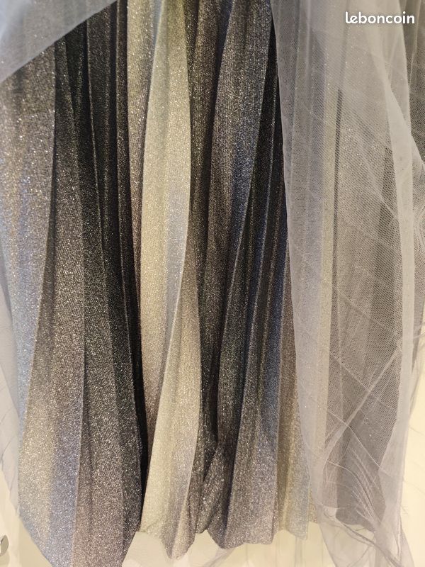 Jolie jupe scintillante dessus tulle, taille élastique. Parfait état. Taille M. Marque J. Stars (image 4)